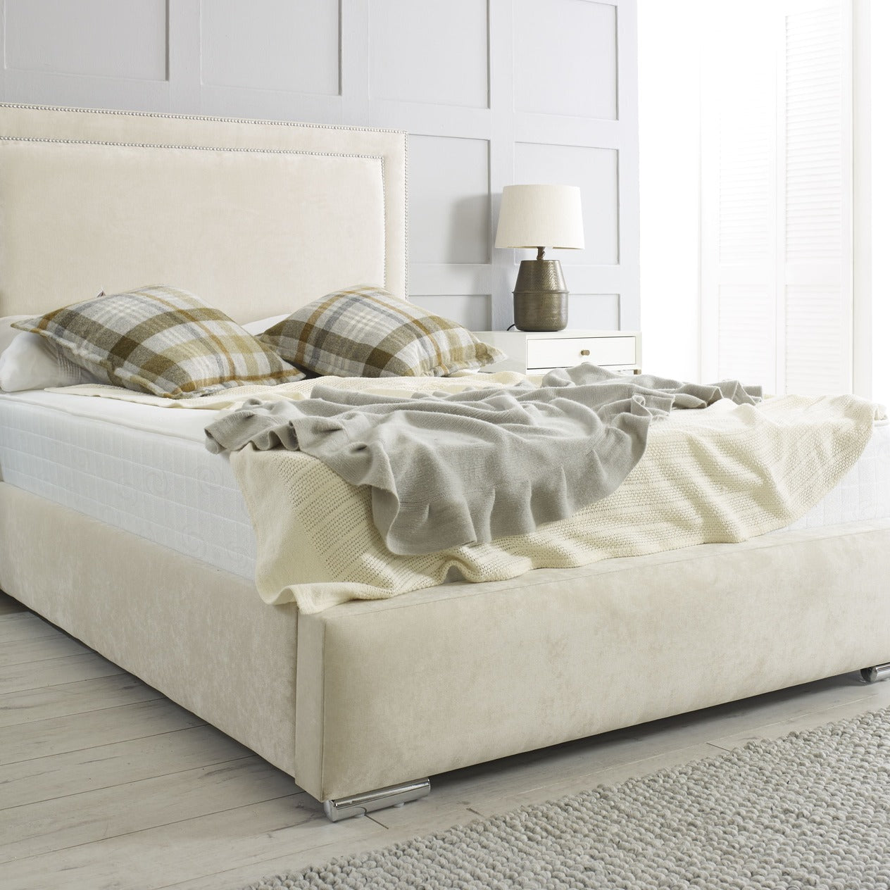 Lola Bed